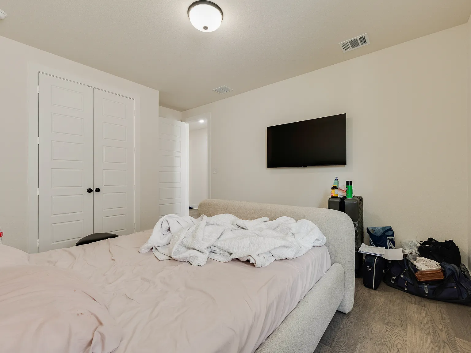 4 bed, 2853 sqft, $3,700 — Photo 4