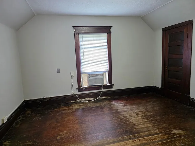 1705 Gillette St — Photo 10