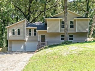 424 Creekside Ln, Woodstock, GA 30188