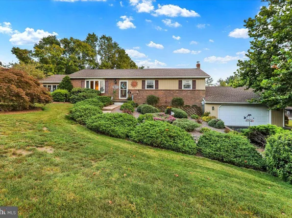 5050 Meadow Ln, Mohnton, PA 19540