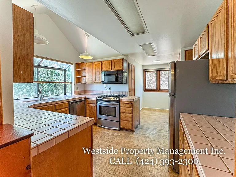 3124 Veteran Ave — Photo 8