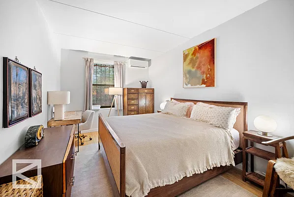 Bedroom, photo 1