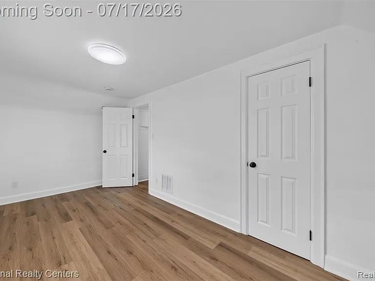 13527 Winthrop St — Photo 36