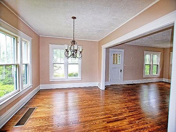 4th image of 1 Elmwood Ave
