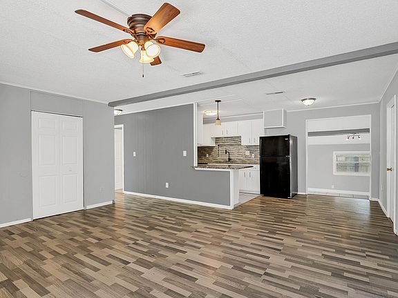 4th image of 226 Colony Dr