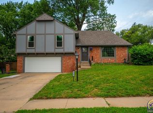 3201 SW Macvicar Ave, Topeka, KS 66611