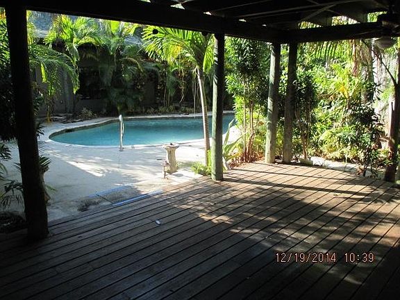 3rd image of 250 Essex Ln