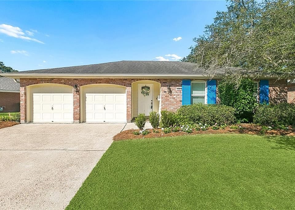 1st image of 828 Honeysuckle St