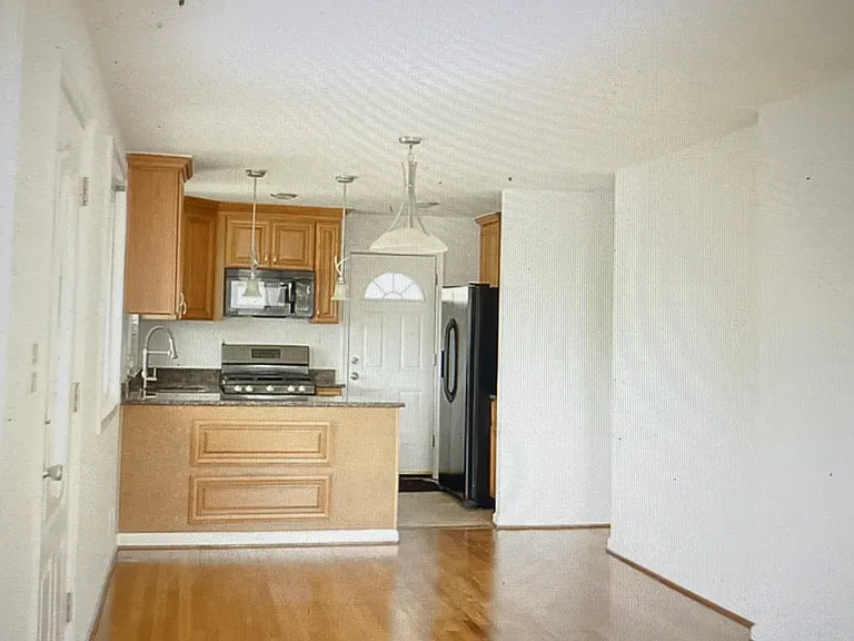 717 Marcy Ave — Photo 5
