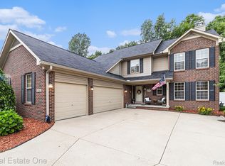 22754 Fawn Rd, Brownstown, MI 48183