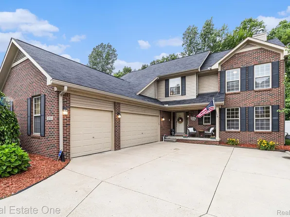 22754 Fawn Rd, Brownstown, MI 48183