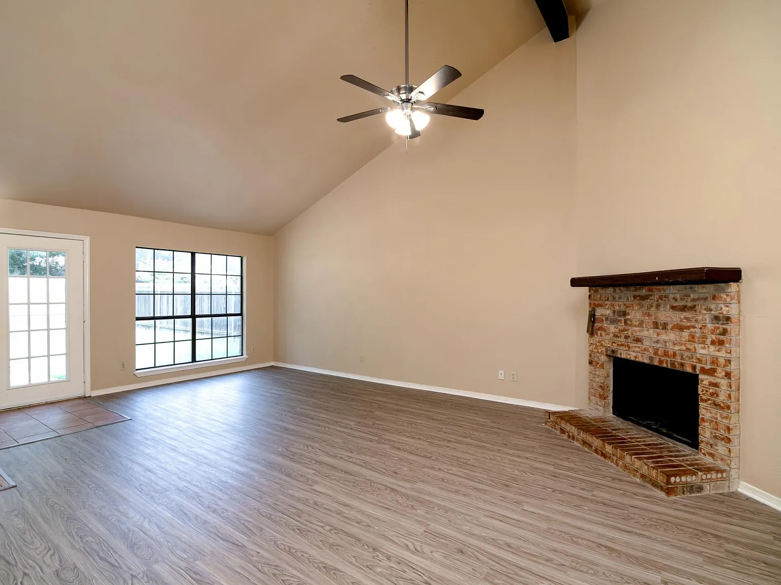 4 bed, 1659 sqft, $2,075 — Photo 2