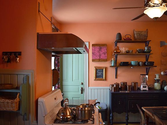 This is the old oven. Now there is a new stainless steel oven that matches the stainless steel exhaust fan.