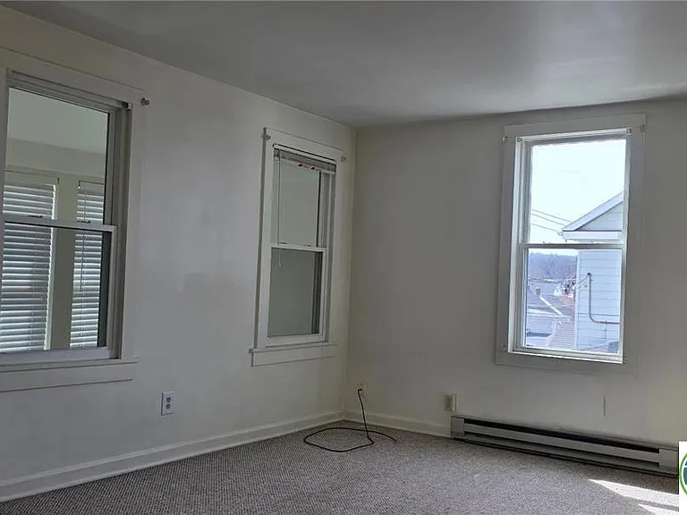 7 E Phillips St — Photo 4