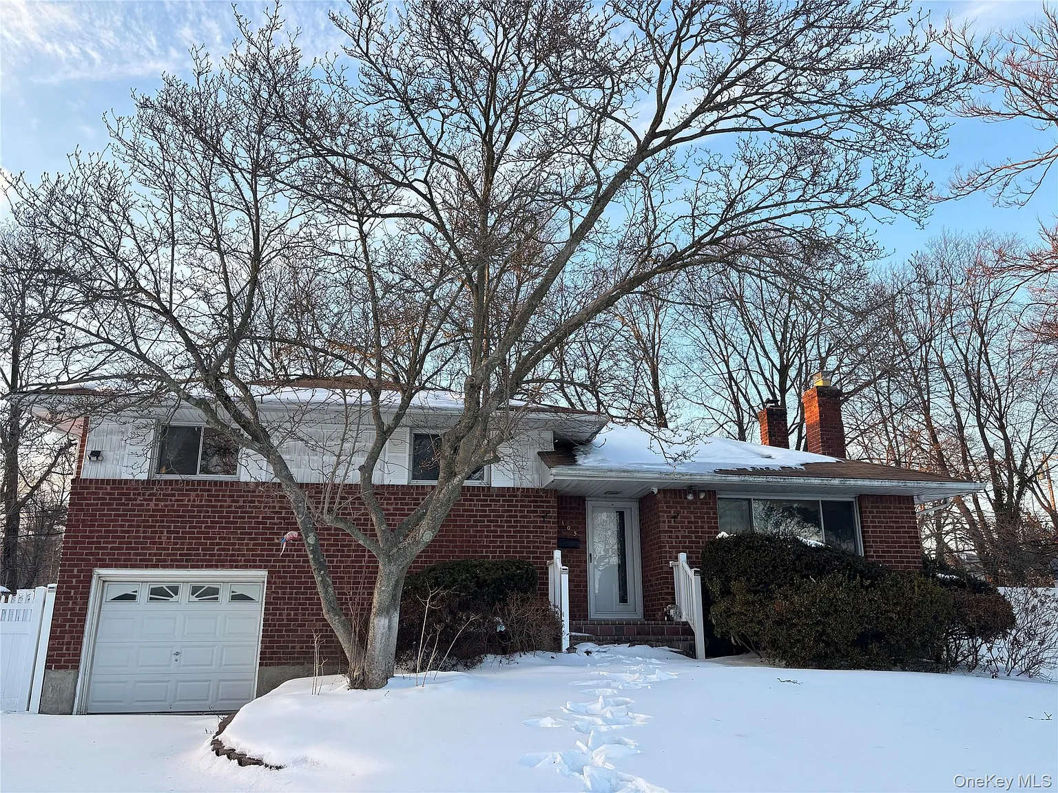 105 Seaman Road photo 1