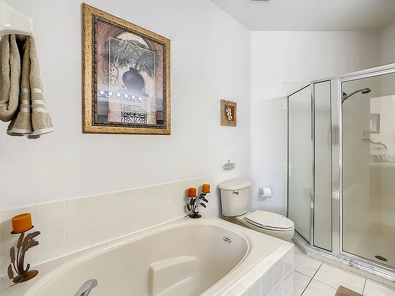 16724 Rolling Green Dr — Photo 50