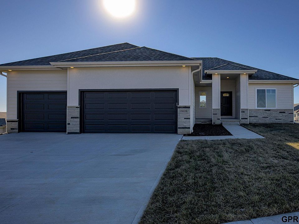 1st image of 19109 Devonshire Dr