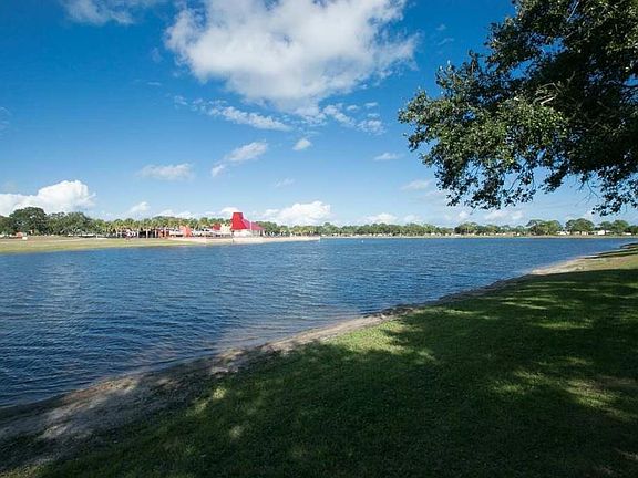 4th image of 355 Egret Cir