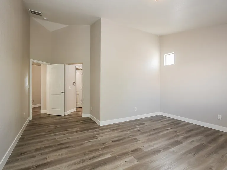524 W Claxton Ave — Photo 10