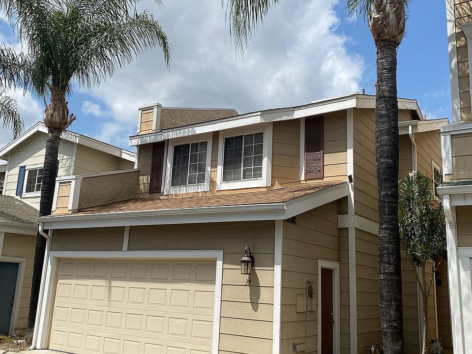 Front of property with 2 car garage