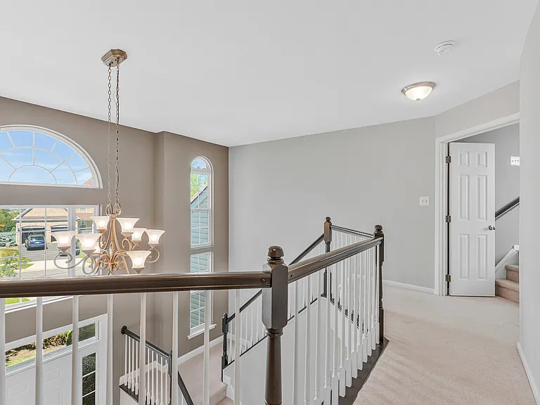 611 Curtin Pl SE — Photo 38