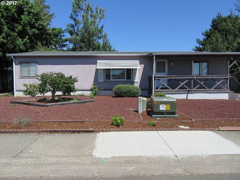 2nd image of 937 Mazama Ave