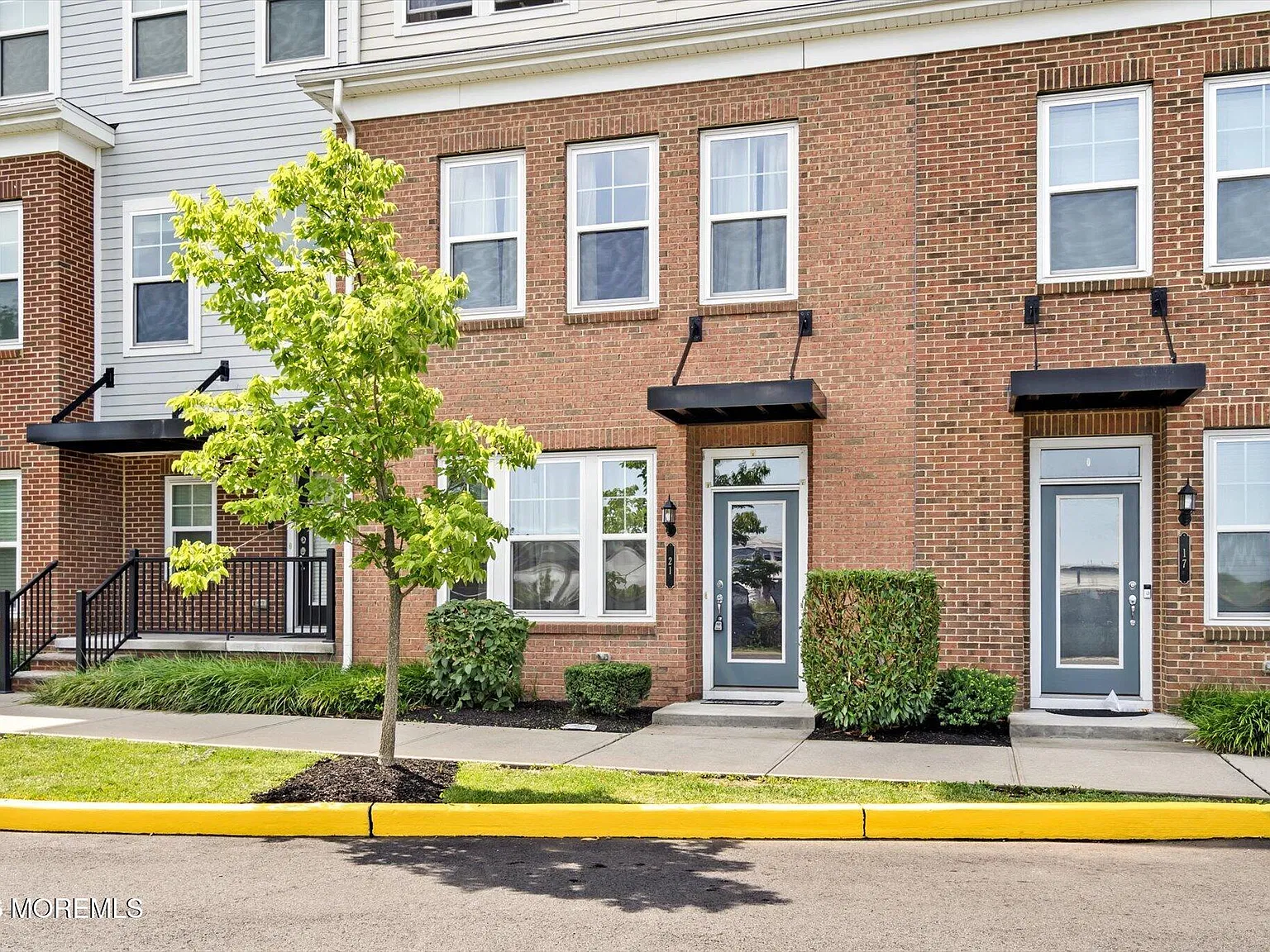 3 bed, 4.0 bath, 2240 sqft, $4,000 — Photo 2