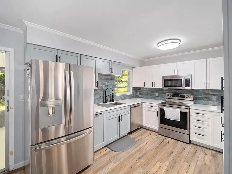 2230 NW 42nd Ave — Photo 5