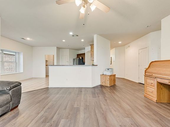 5th image of 1008 Fort Apache Dr