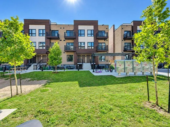10 Palace St #D16, Kitchener, ON N2E 0J3