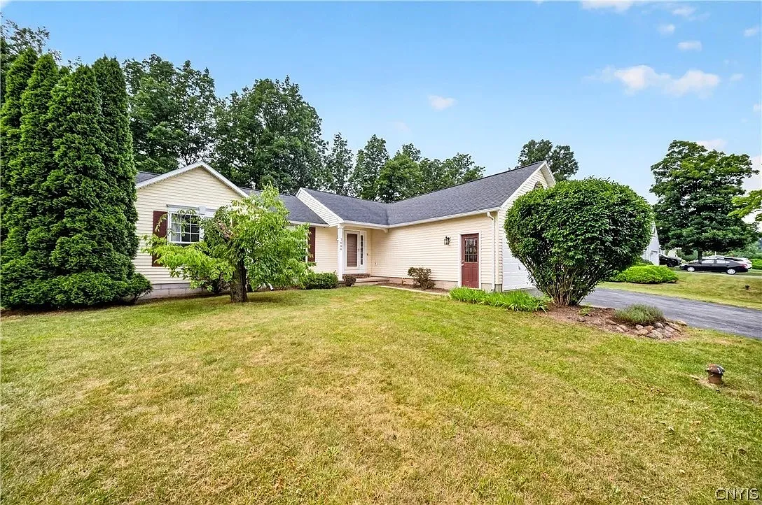 5 bed, 3.0 bath, 1467 sqft, $2,180 — Photo 2