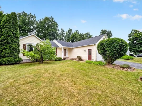 7554 Sugarwood Ln, North Syracuse, NY 13212
