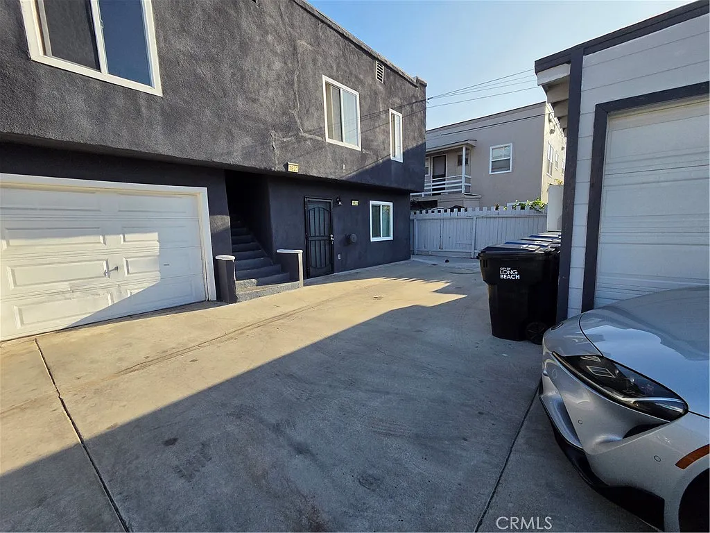2 bed, 625 sqft, $2,100 — Photo 1