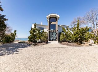 147 Edgemere Dr, Southampton, NY 11968