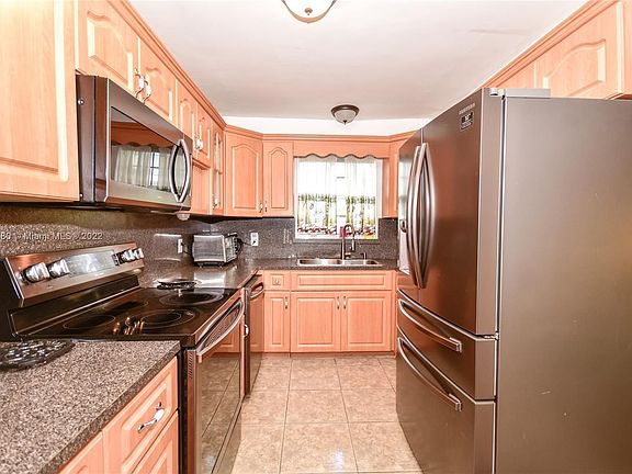 5th image of 830 NE 129th St
