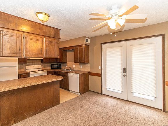 5th image of 2121 W Driftwood Dr #B