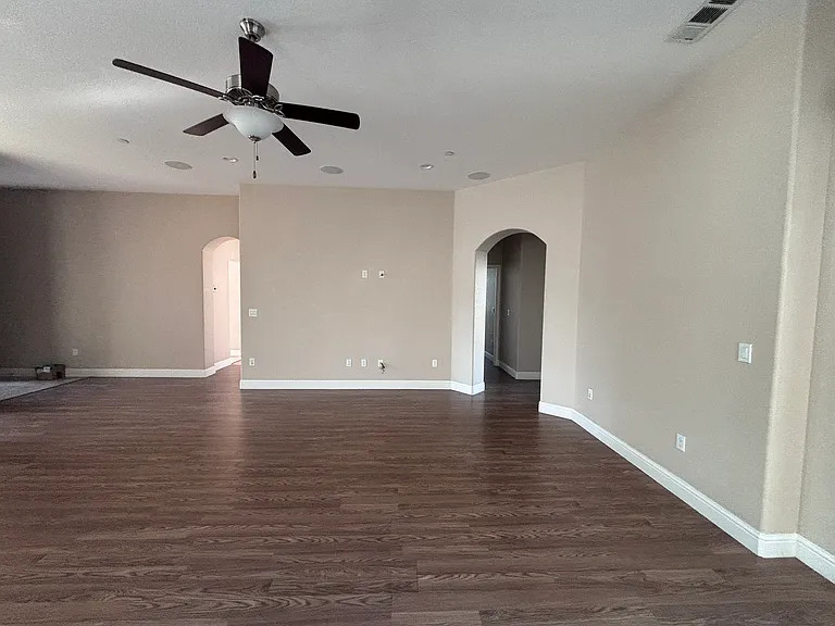 2096 Oleander Ave — Photo 3