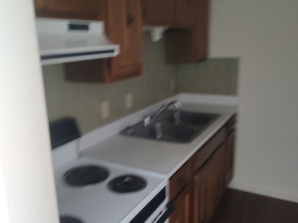 1st image of 312 Edgewood Dr #4
