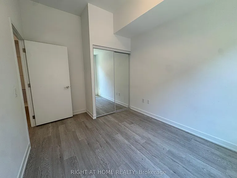 3 Strathgowan Ave #202 — Photo 19