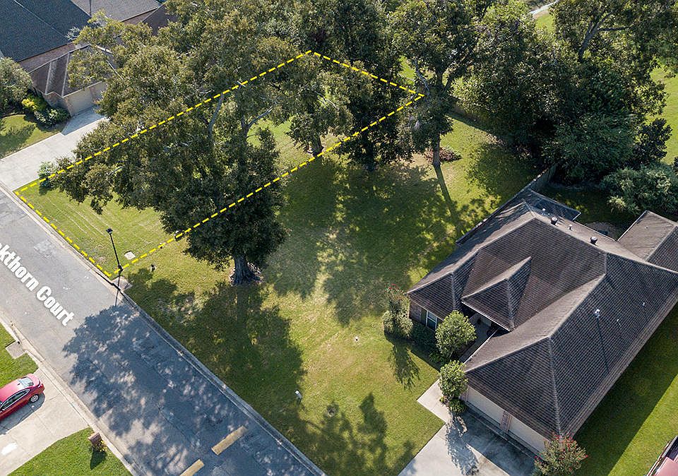2nd image of 16 Oakthorn Ct