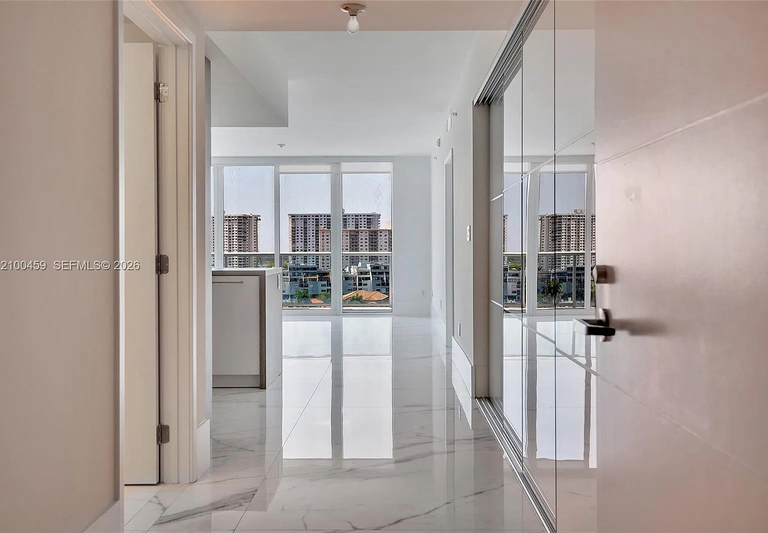 400 Sunny Isles Condo Eas — Photo 2