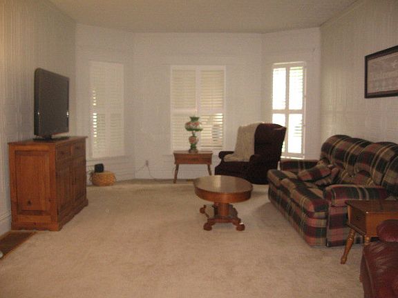 4th image of 200 Saint James St