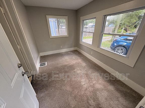 5th image of 3531 Smith St