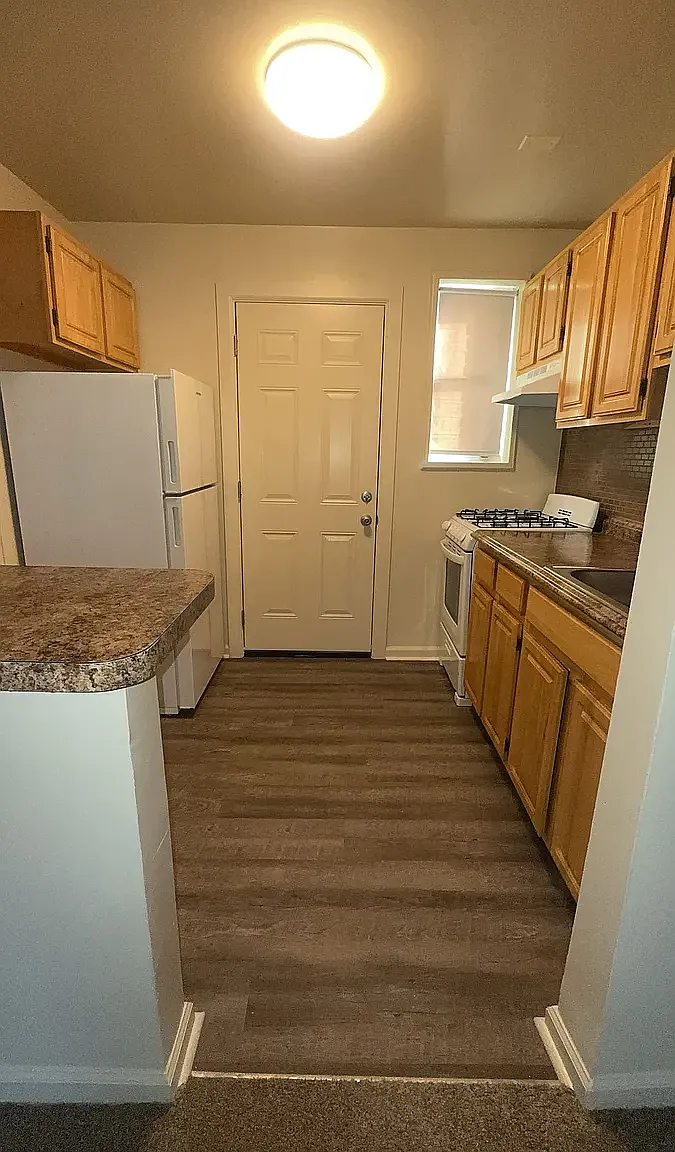 2 bed, 650 sqft, $1,159 — Photo 1