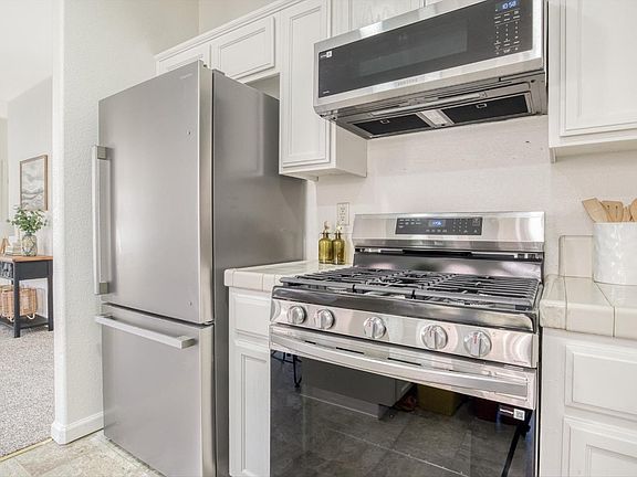 4th image of 643 E Springer Dr