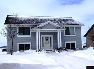 527 Pfaender Dr, New Ulm, MN 56073