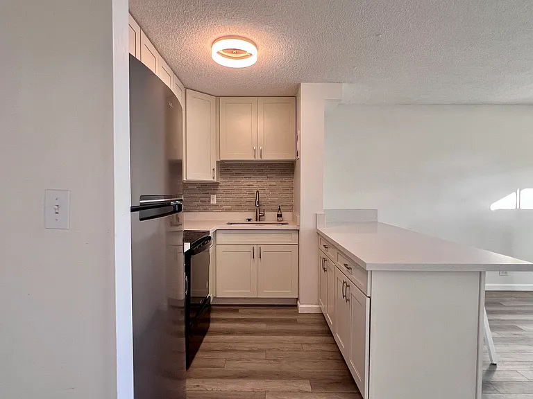 1914 University Ave #303 — Photo 6