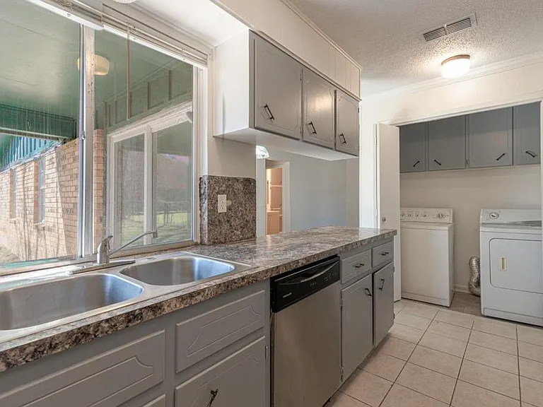 418 Skyline Ave — Photo 16