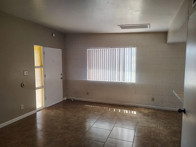 3335 E Flower St — Photo 6