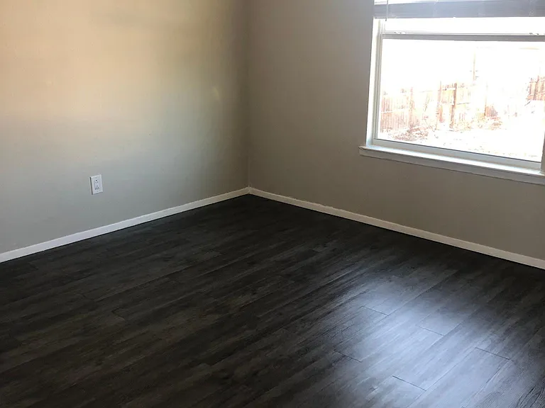 813 Parkview Dr #D — Photo 8